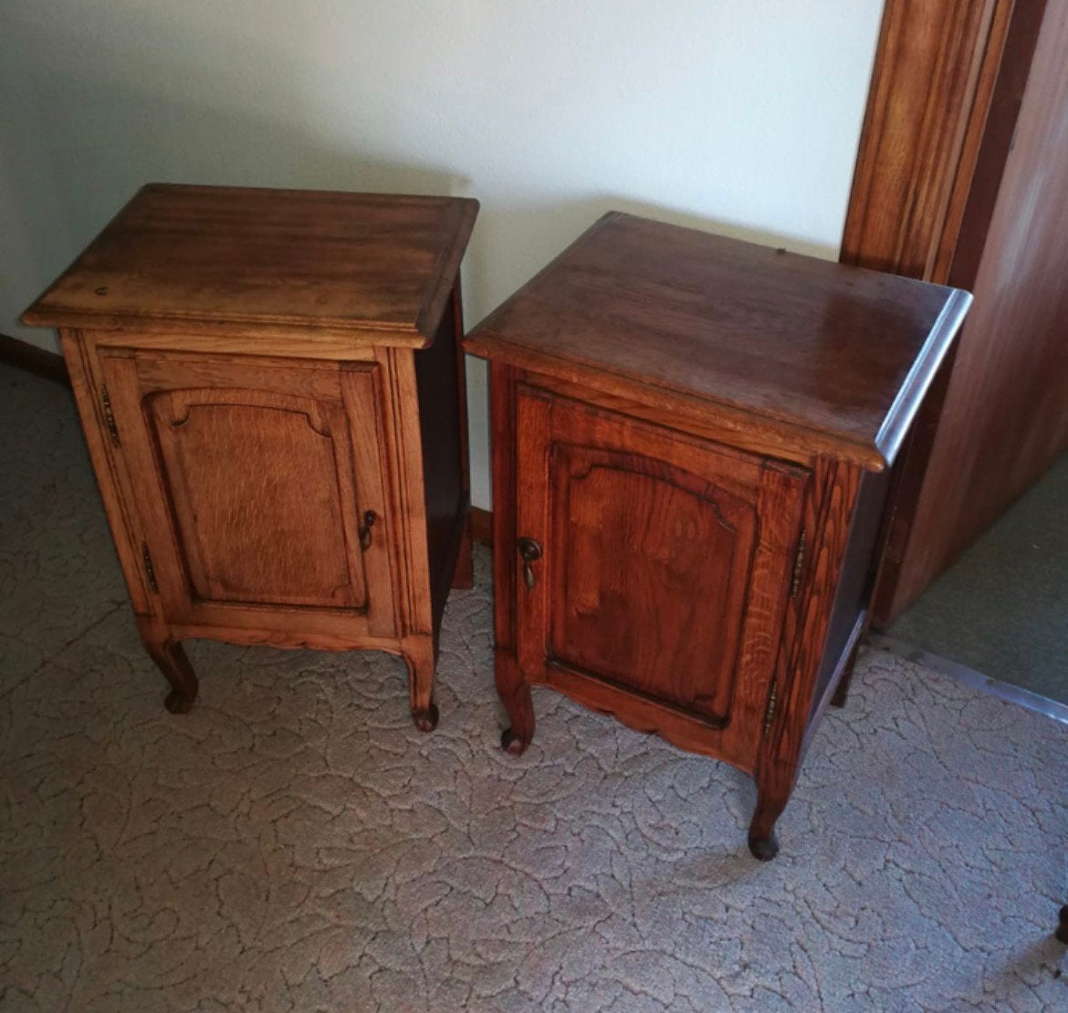 Petites tables de chevet en bois, Enlèvement, Utilisé