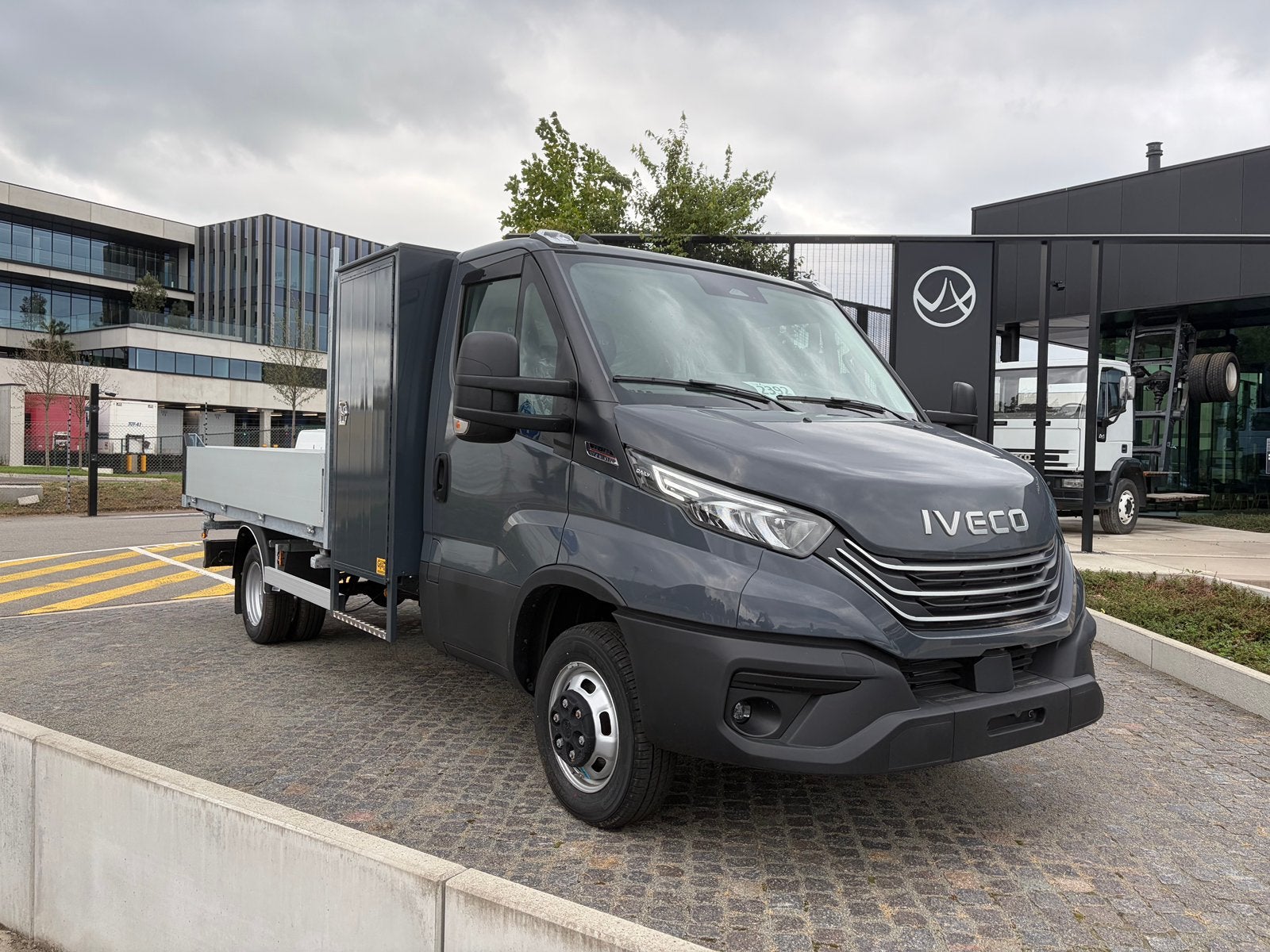 Benne basculante en 3 partir. Iveco Daily 645€ hors TVA, Cuir, Achat, Iveco, Diesel