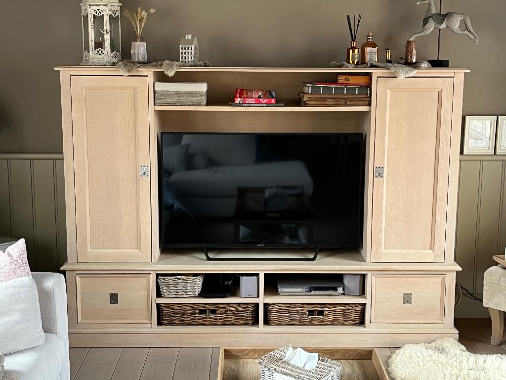 TV Kast in vol hout, Ophalen, 100 tot 150 cm, Zo goed als nieuw, 200 cm of meer