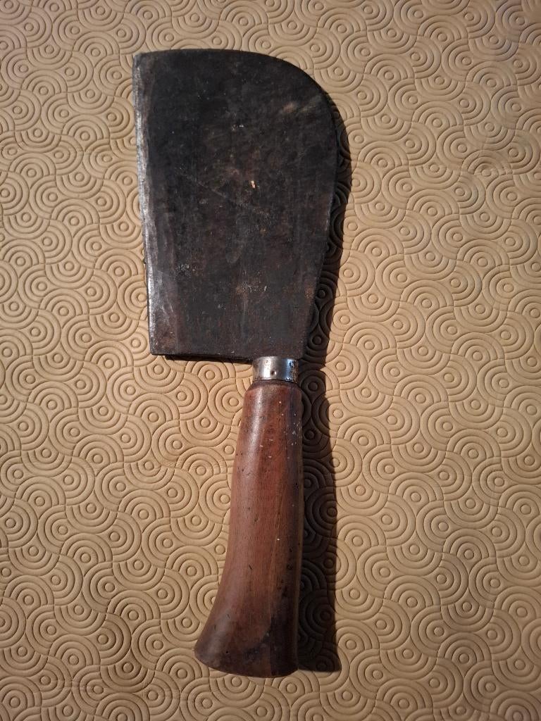 Oud kort hakmes (uit inboedel), Ophalen