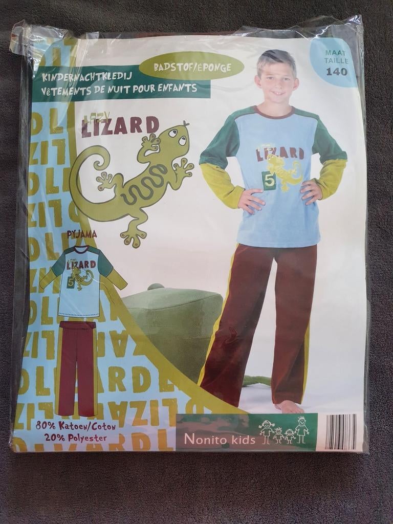 Nieuwe pyjama voor jongens maat 140, Neuf, Garçon, Enlèvement ou Envoi, Vêtements de nuit ou Sous-vêtements