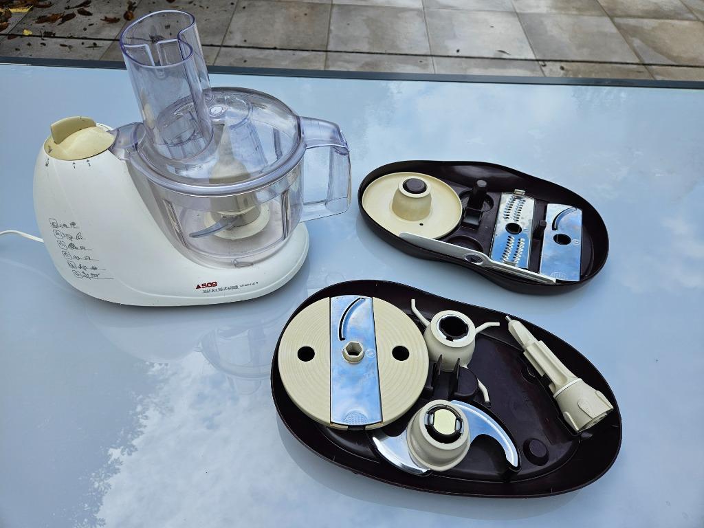 Robot multi fonctions SEB 600 W + accessoires, Enlèvement, Comme neuf