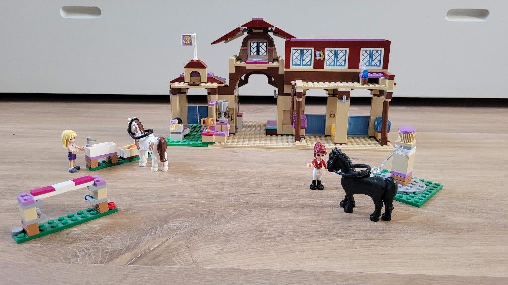LEGO Friends Heartlake Paardrijclub - 41126, Kinderen en Baby's, Speelgoed | Duplo en Lego, Ophalen, Zo goed als nieuw, Complete set