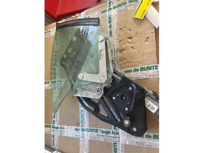 Mécanique vitre 2portes arrière droite d'un Peugeot 207, Enlèvement ou Envoi, 3 mois de garantie, Utilisé, Peugeot