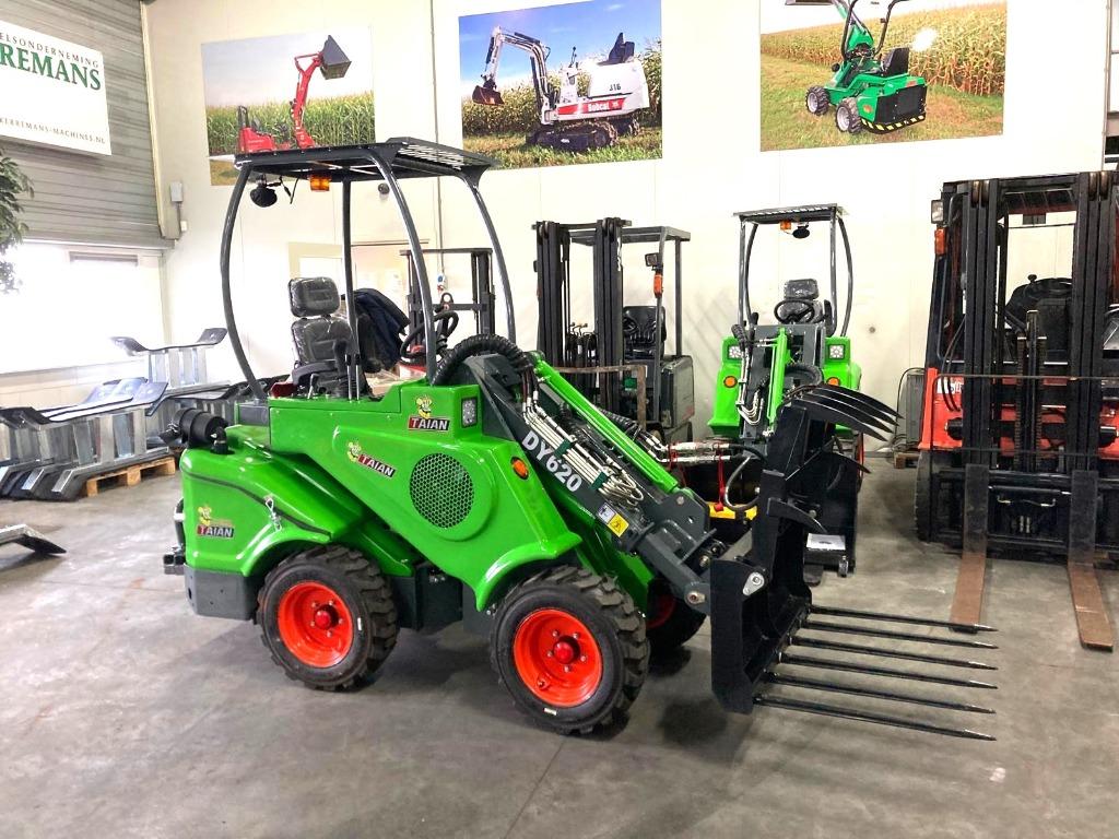Nieuwe TAIAN DY620 kniklader met bak, vorken en mestklem., Zakelijke goederen, Machines en Bouw | Kranen en Graafmachines, Ophalen