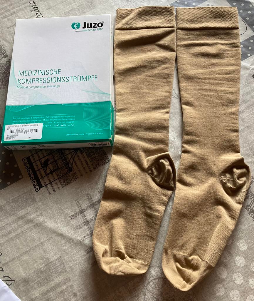 Nouveaux bas de contention avec pied, Juzo Medium, Neuf, Chaussettes et Chaussettes genoux, Enlèvement ou Envoi, Beige