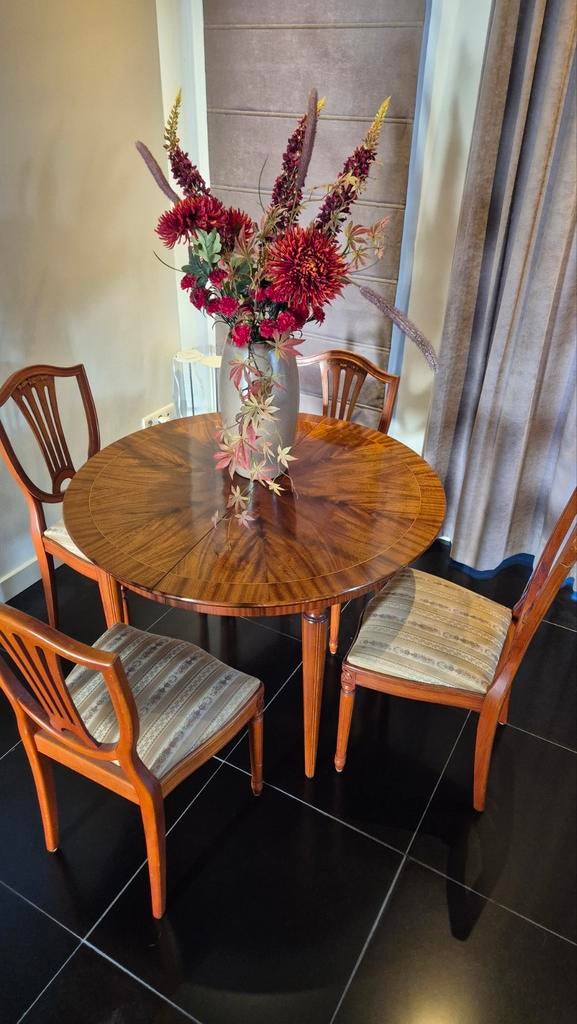 Mahoniehouten inleg Zweeds design tafel met 4 stoelen., Ophalen