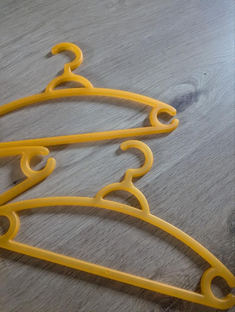 4 stuks oranje kleerhangers kapstokken, Ophalen of Verzenden