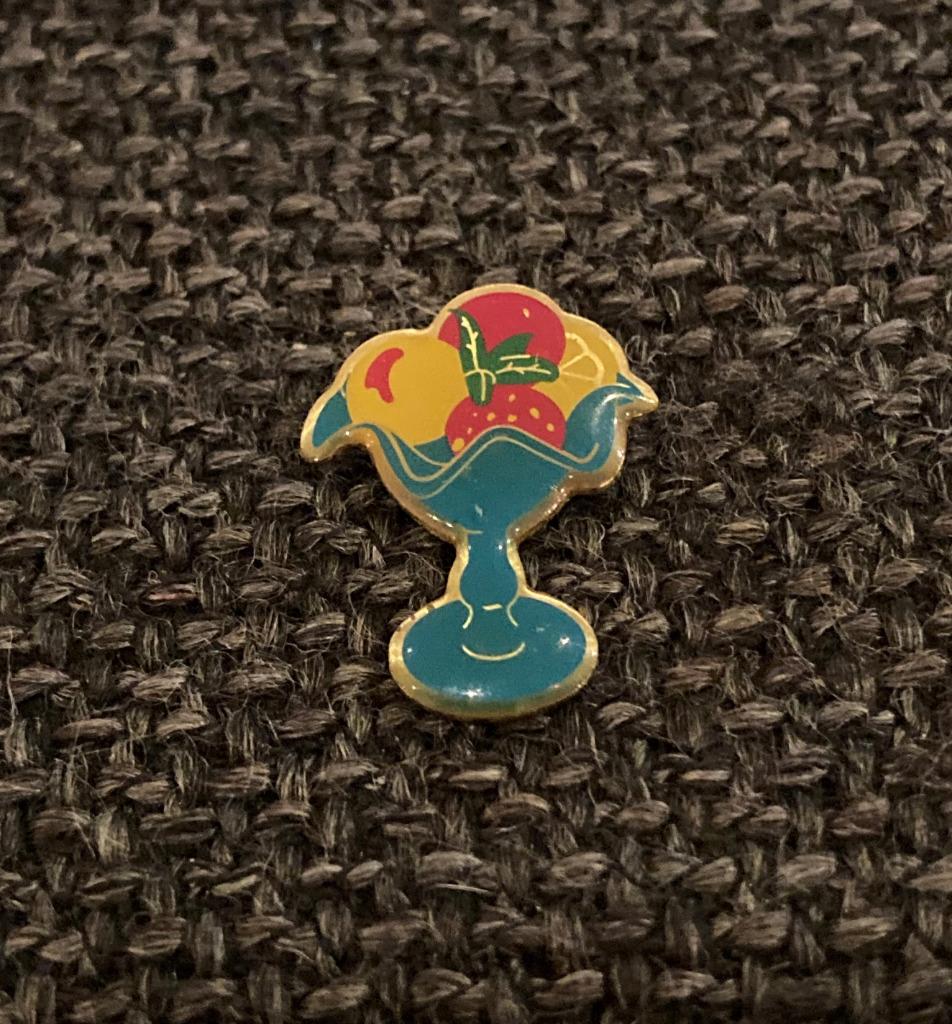 PIN - COUPE - GLACE - IJS - CREME, Envoi, Utilisé, Autres sujets/thèmes, Insigne ou Pin's