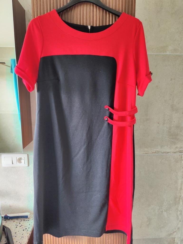 Kleedje zwart/rood 'Green ICE' maat 42, Kleding | Dames, Jurken, Maat 42/44 (L), Ophalen of Verzenden, Zo goed als nieuw, Knielengte