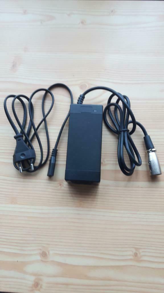 BATTERIJ LADER VOOR  E-bike 29.5V of  36 V  - 2A, Enlèvement ou Envoi, Neuf, Autres marques