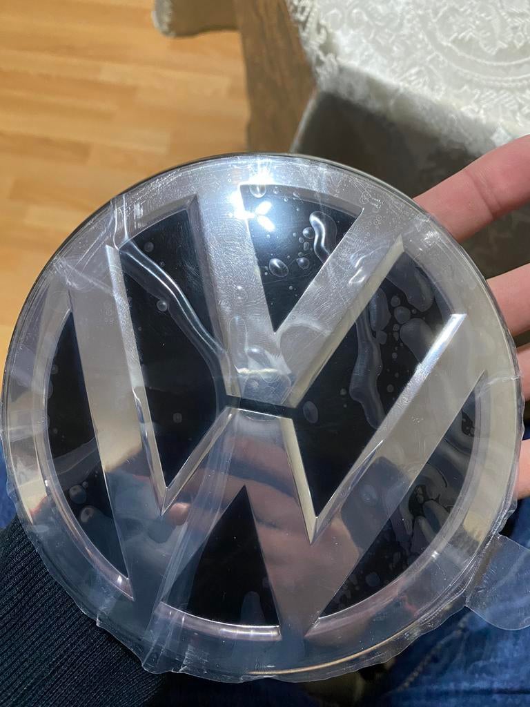 Logo calandre Vw Golf 7.5 facelift modèle 2016-2019, Autos : Pièces & Accessoires, Enlèvement ou Envoi, Neuf, Volkswagen