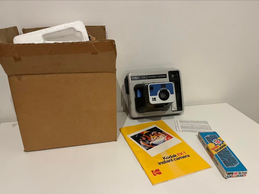 KODAK EK1 - instant camera + super 10 flip flash, Enlèvement ou Envoi, Comme neuf, Kodak