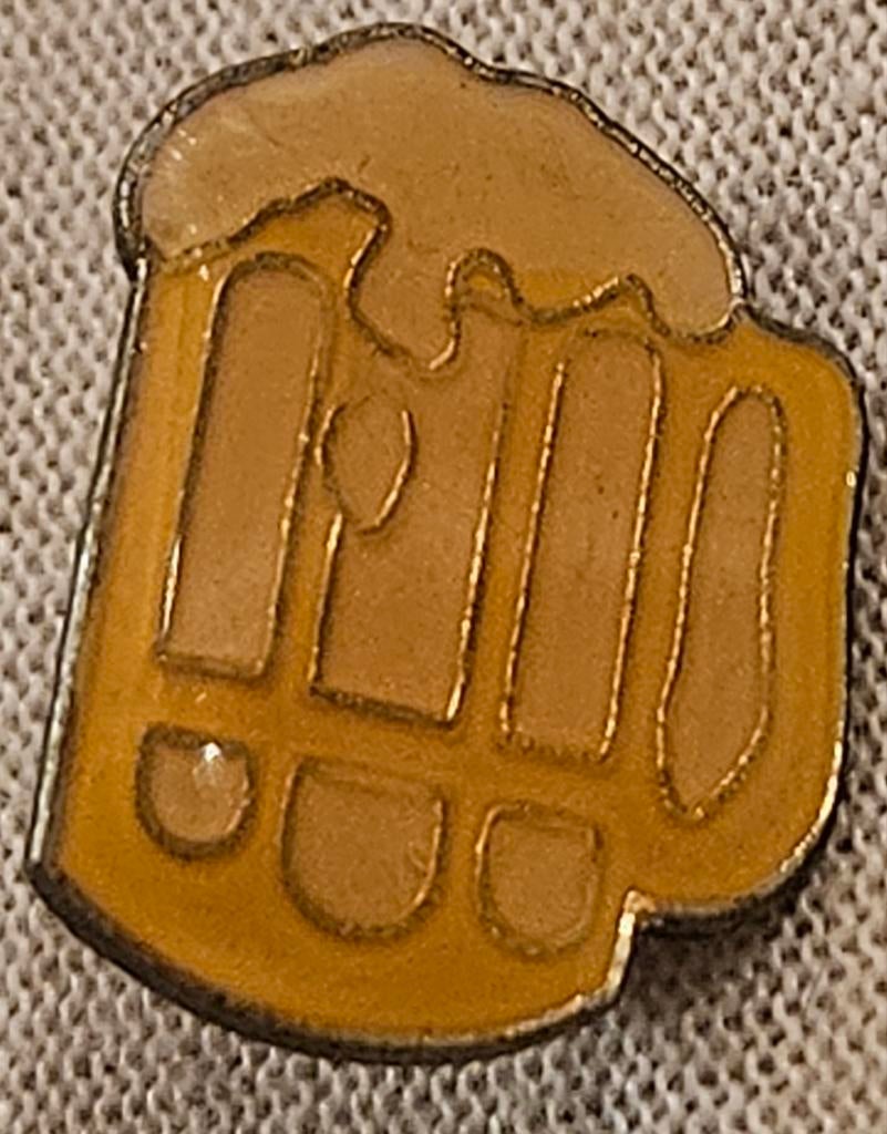 PIN Bierpul met schuim, Ophalen of Verzenden, Zo goed als nieuw