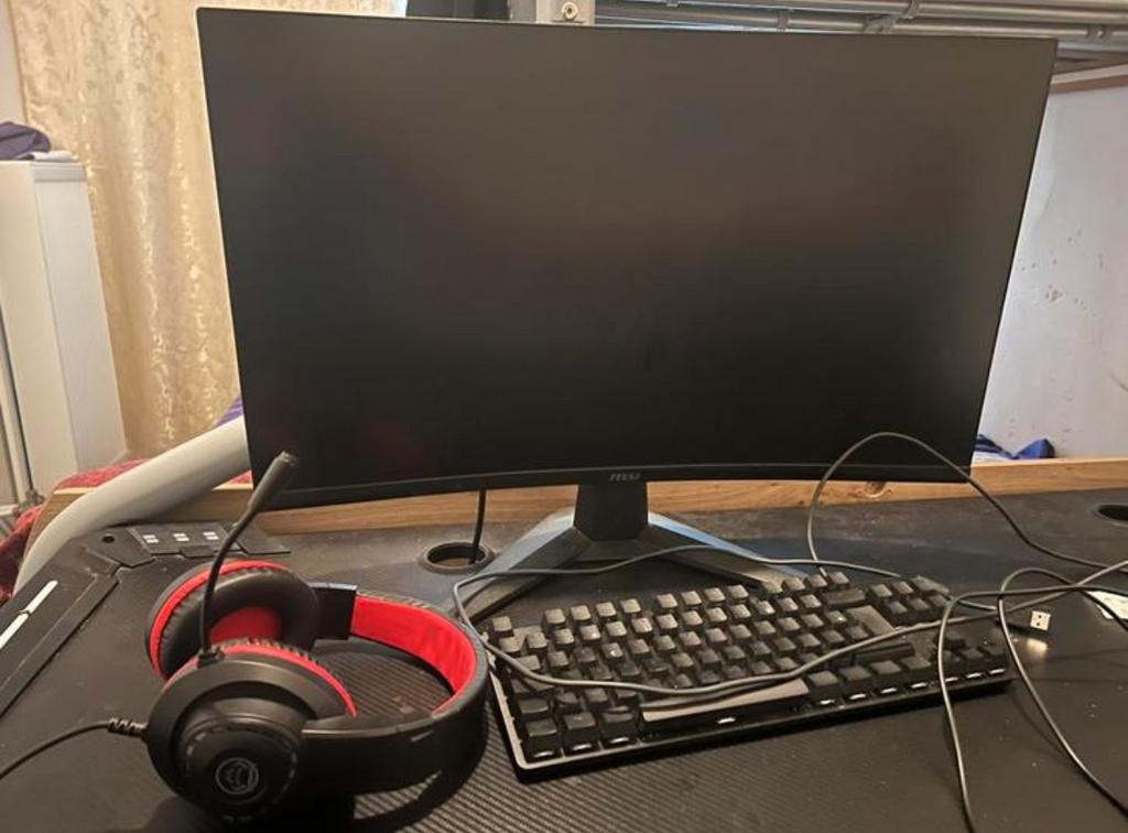 Gaming monitor,keyboard en headset (kijk beschrijving)!, Ophalen, Zo goed als nieuw, Gaming