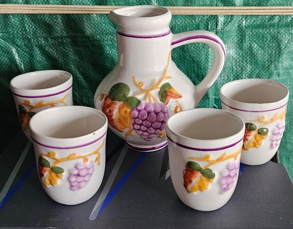 Wijnservies bestaande uit 
Wijnkaraf en 4 drinkbekers, Antiek en Kunst, Ophalen of Verzenden