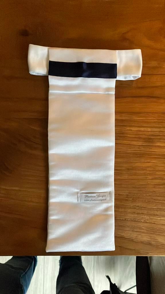 Plastron Unique wedstrijd, Enlèvement ou Envoi, Comme neuf