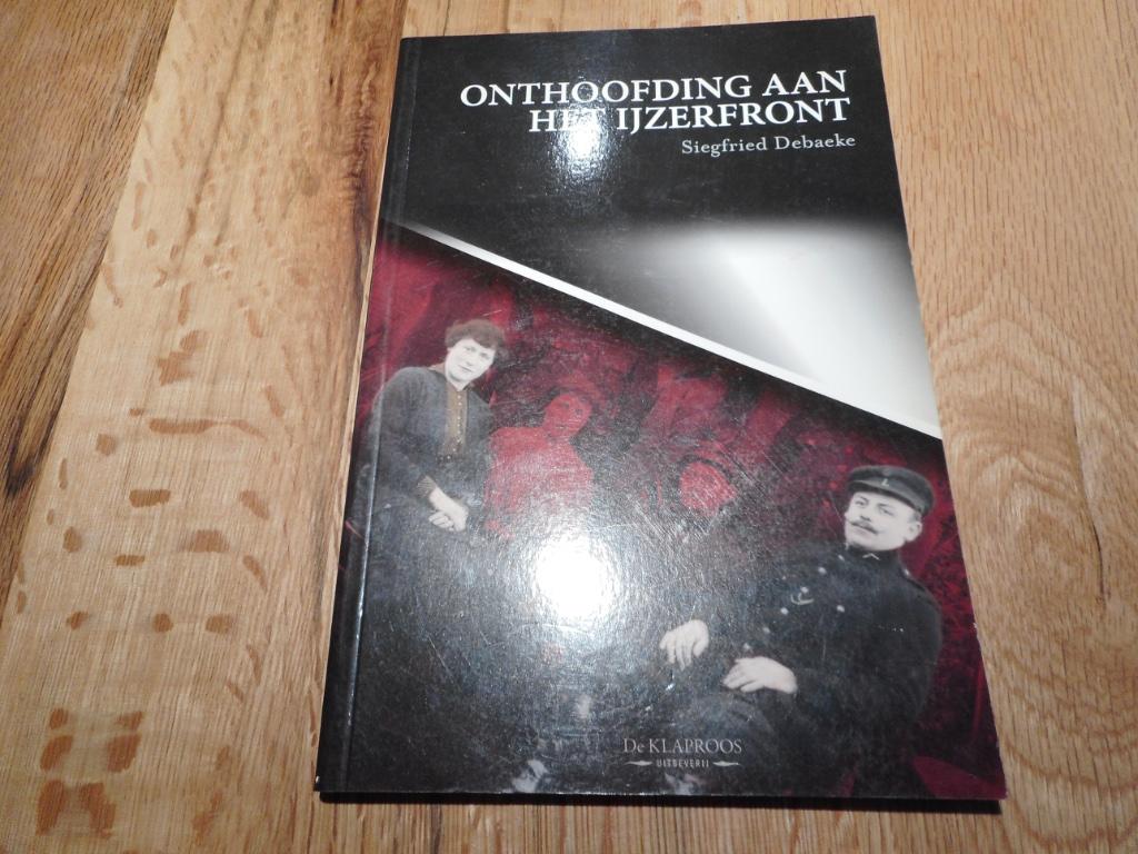 Siegfried Debaeke - Onthoofding aan het Ijzerfront, Boeken, Ophalen of Verzenden, Zo goed als nieuw, Overige onderwerpen