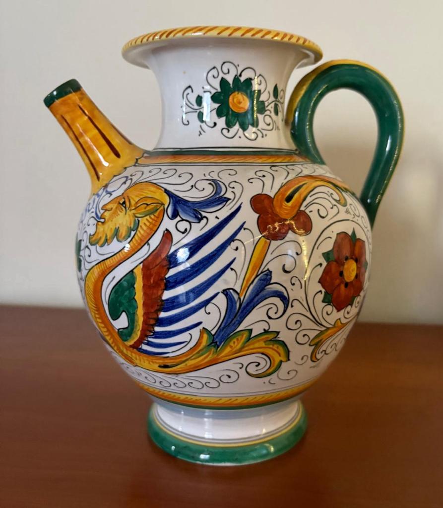 Deruta keramiek kan met mythologische Raffaellesco draken, Antiek en Kunst, Antiek | Vazen, Ophalen of Verzenden