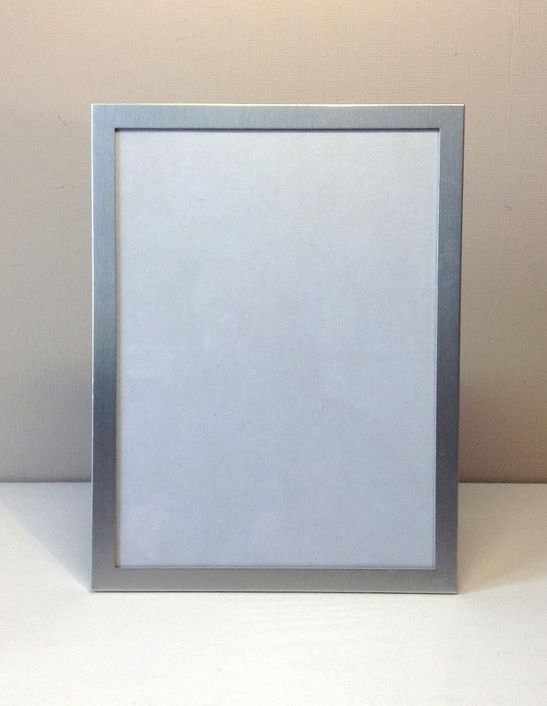 Zilverkleurige metalen fotolijst Hilippi 21x16 cm, Ophalen of Verzenden, Zo goed als nieuw