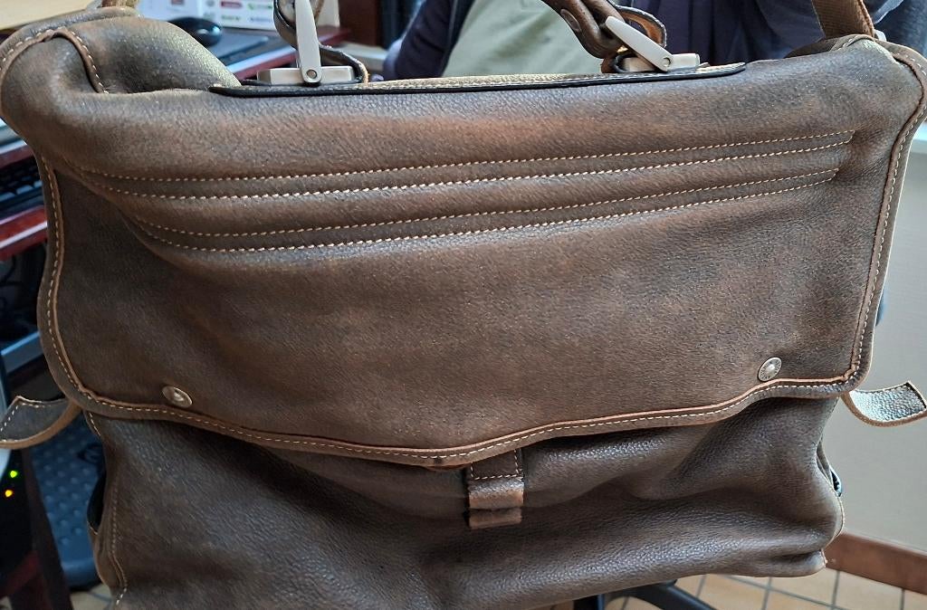 zaken,laptop-boeken of-schooltas M.Arthur& Aston h.32 br.40, Bijoux, Sacs & Beauté, Sacs | Cartables, 40 à 50 cm, Cuir, Enlèvement ou Envoi
