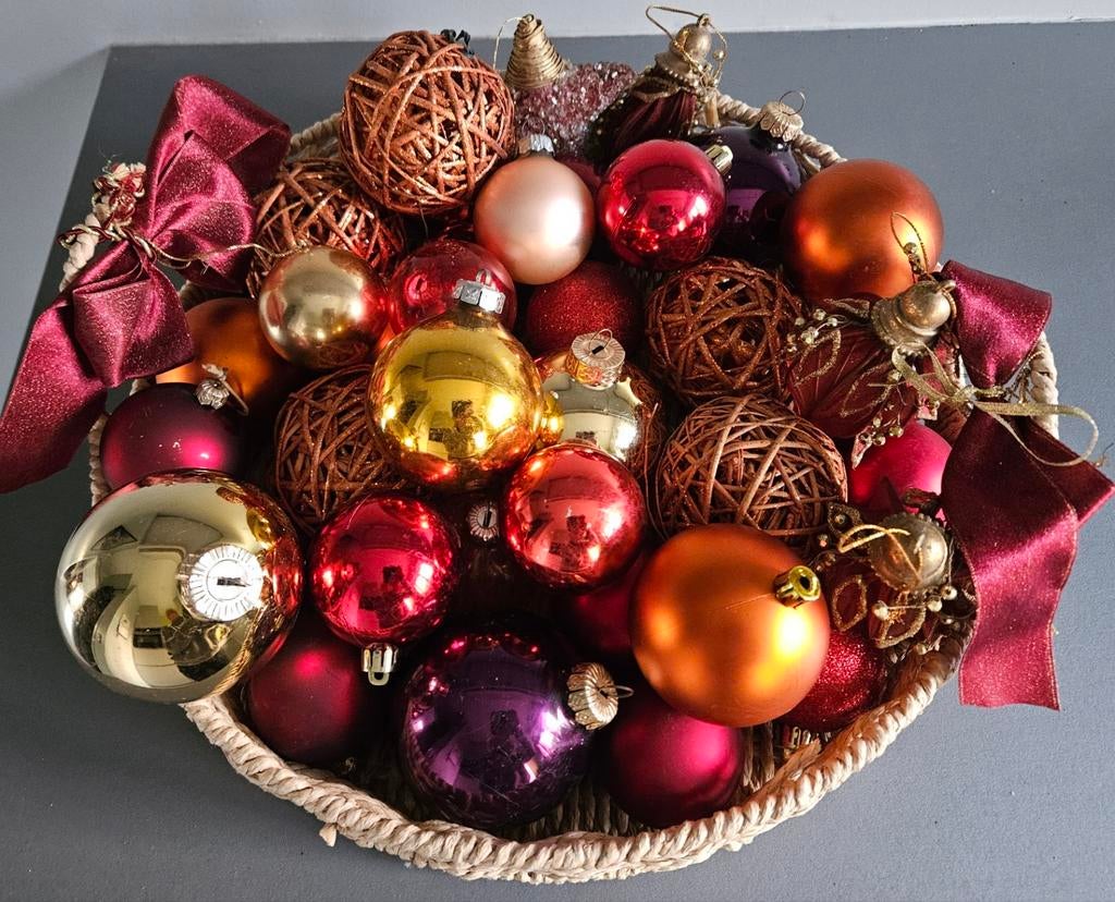 Mand met kerstballen, Ophalen of Verzenden, Zo goed als nieuw