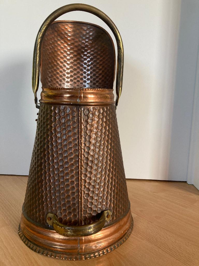 Vintage koperen kolenkit met reliëf, Enlèvement, Comme neuf, Cheminée sur pied, Cheminée au bois