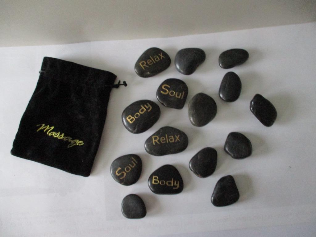 15 hot stones setje met tekst op stenen,relax, body,soul, Sport en Fitness, Massageproducten, Ophalen of Verzenden, Zo goed als nieuw