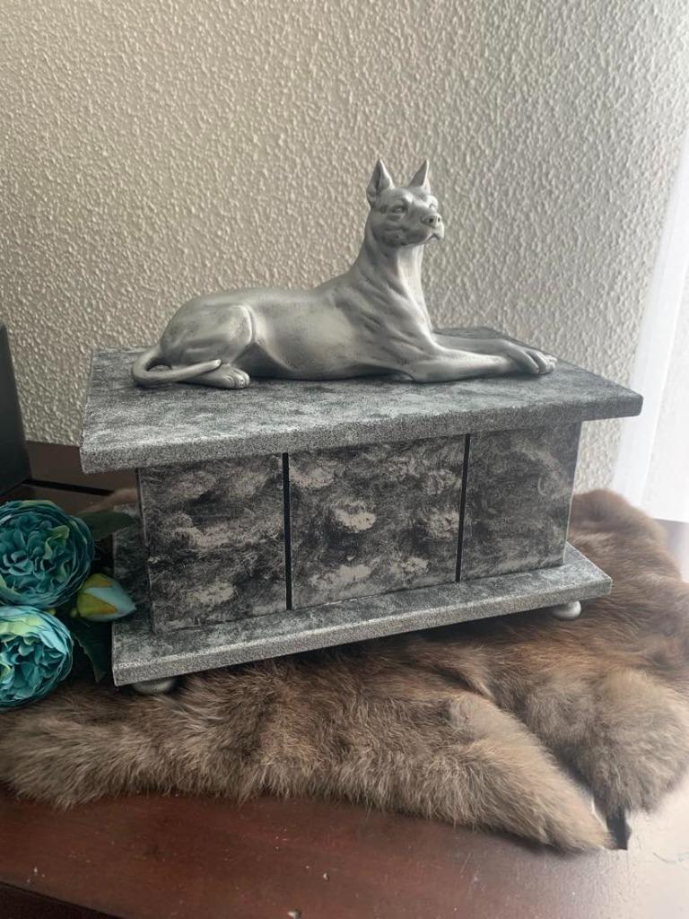 Dobermann urn incl. hondenbeeld als set of als los beeld., Dieren en Toebehoren, Verzenden, Nieuw