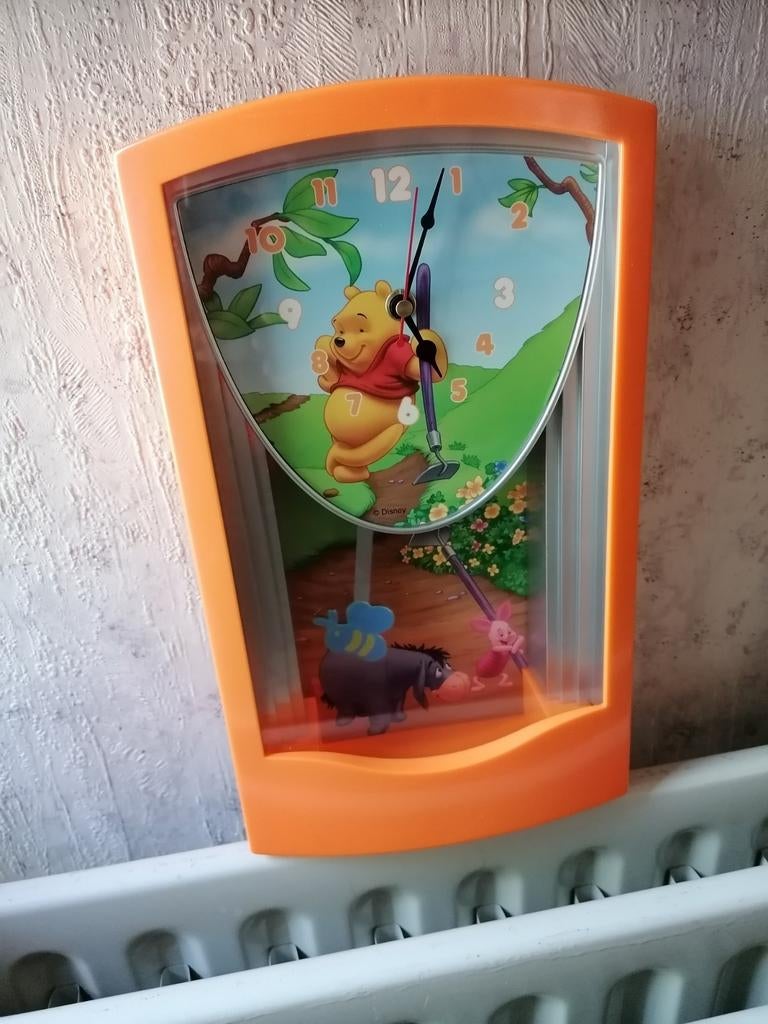 Klok van winnie the pooh  31 H 18 Br 6 D, Ophalen, Zo goed als nieuw, Klok