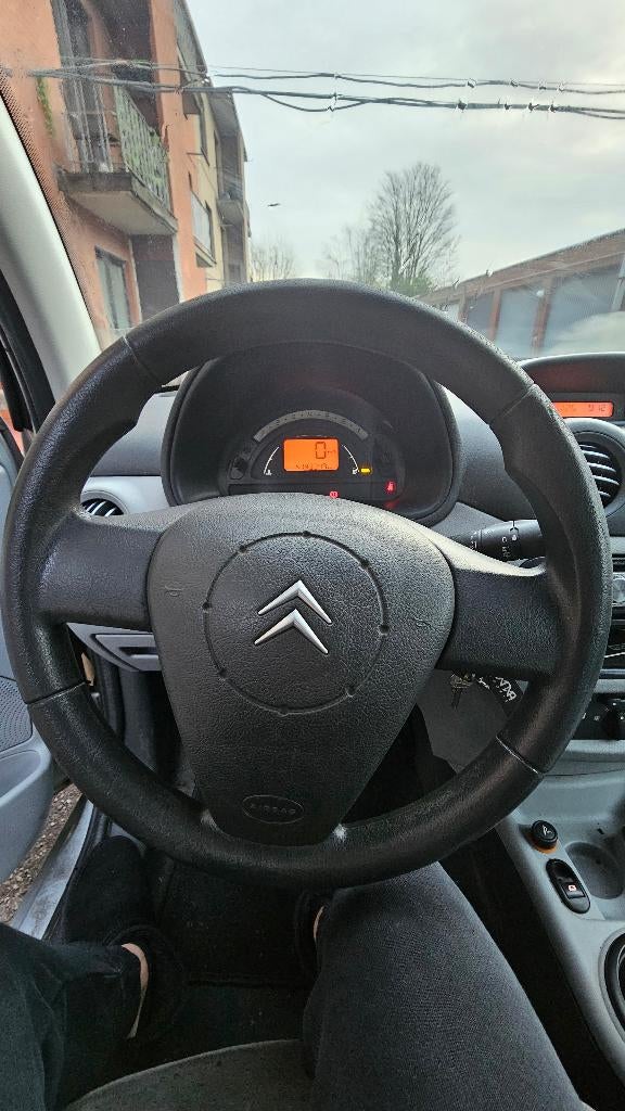 Citroen c3 te koop 2004, Voorwielaandrijving, Stof, Particulier, Zilver of Grijs