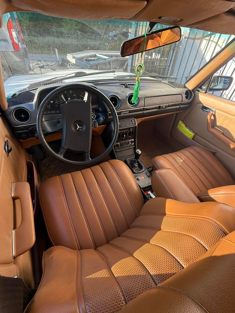 Mercedes 240 d/état nikel /1982, Auto's, Mercedes-Benz, Overige modellen, Bedrijf, Te koop, Handgeschakeld