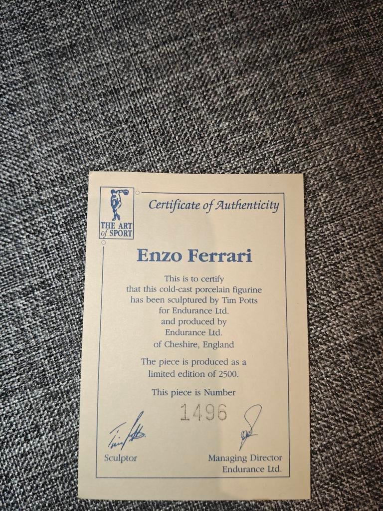 Porseleinen beeld Enzo Ferrari, Enlèvement