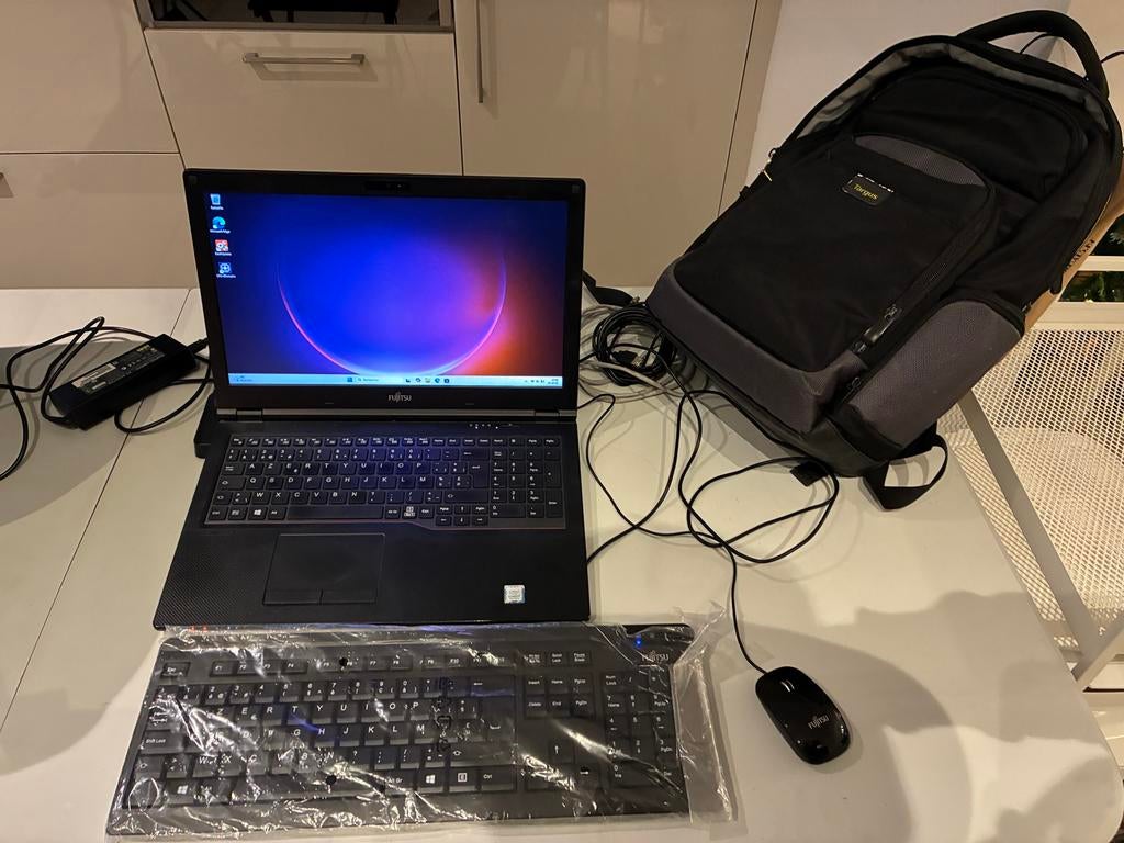 Ordinareur portable Fujitsu, 256 GB, 32 GB, Moins de 2 Ghz, Enlèvement