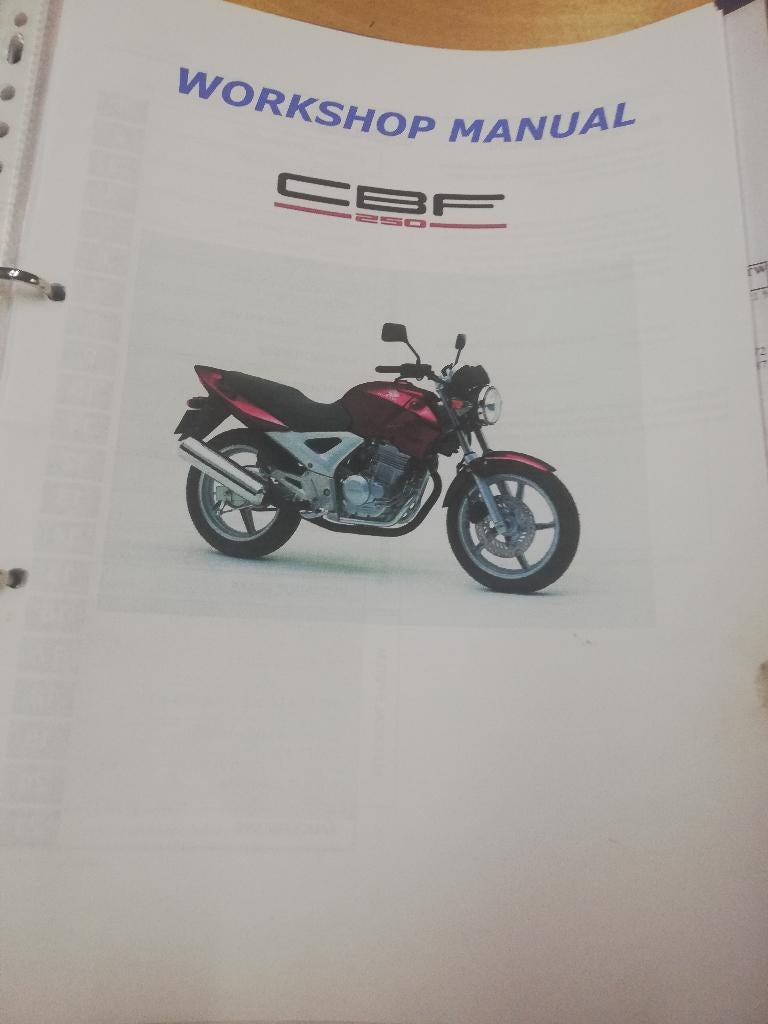 honda cbf 250 boek, Motoren, Ophalen, Gebruikt