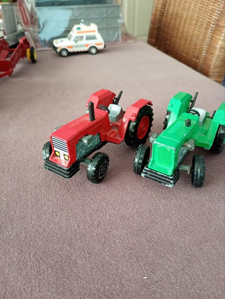 2 x Tractor in metaal, Hobby en Vrije tijd, Modelauto's | 1:43, Gebruikt, Ophalen of Verzenden