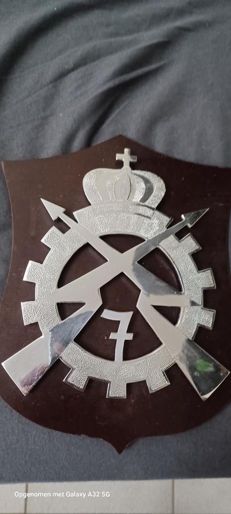 Militaire insignes, in goede sraat, Enlèvement