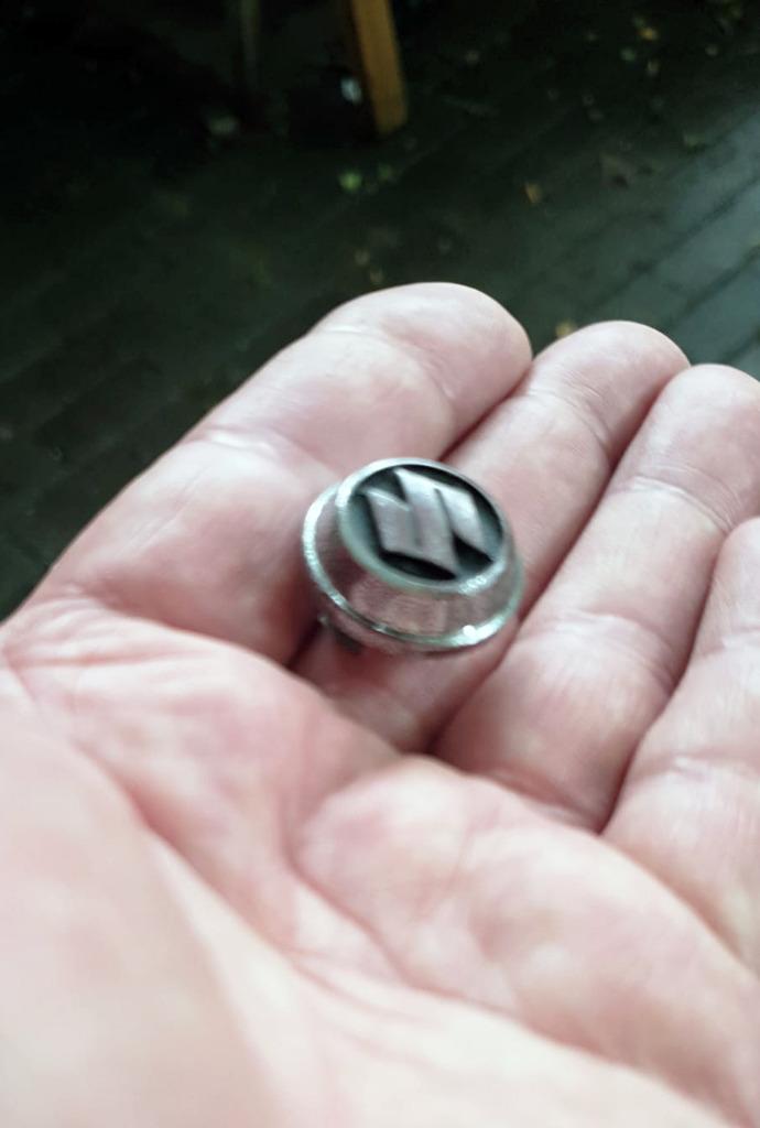 Suzuki embleem, Ophalen of Verzenden, Gebruikt