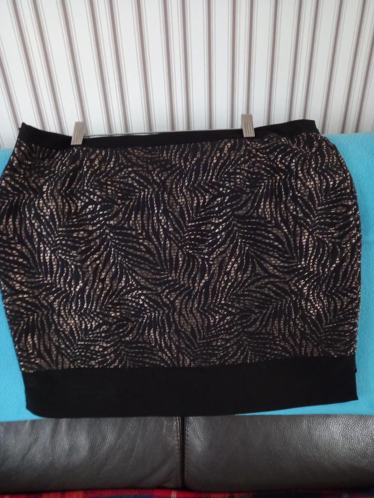 NIEUW  ROKJE, Ophalen, Nieuw, Maat 42/44 (L)