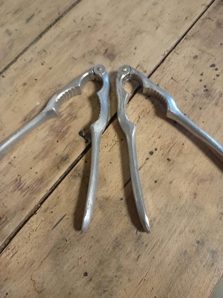 Lot de 2 Casse-noix Vintage Jünger – alu, Envoi