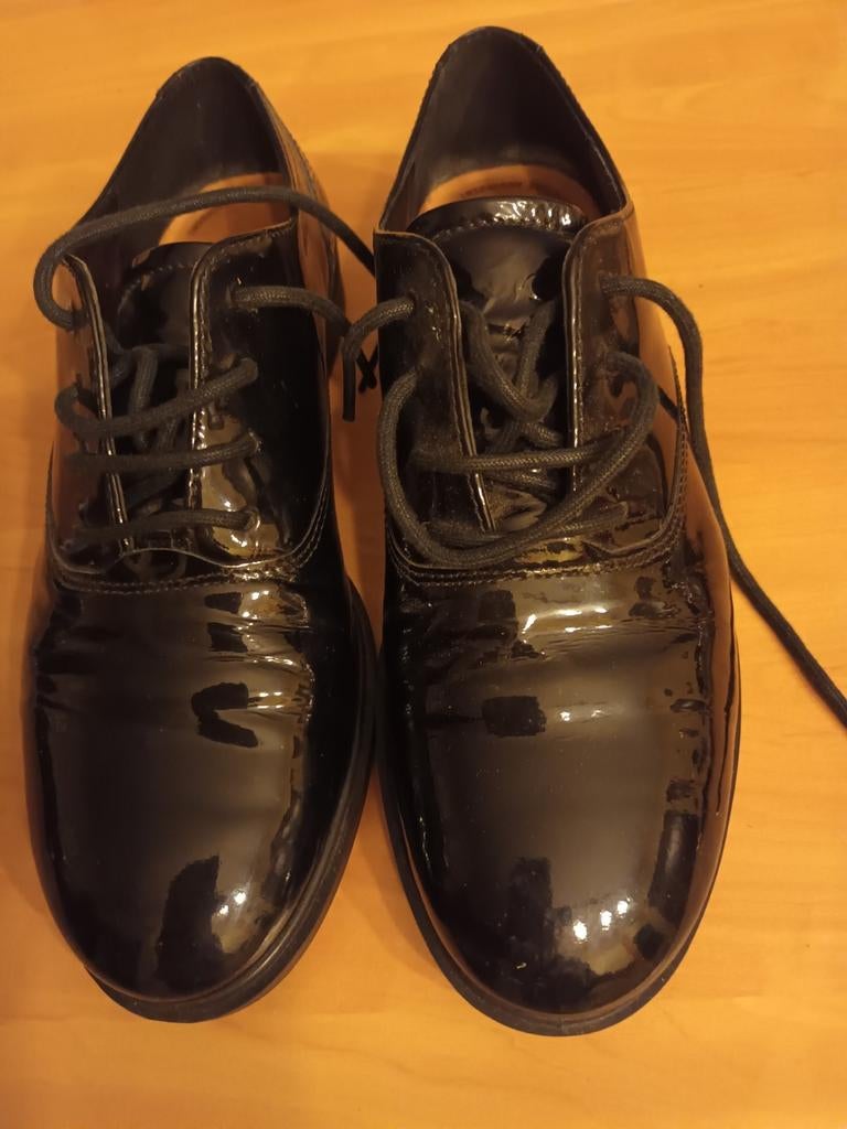 Une toute nouvelle paire de chaussures robustes, Vêtements | Femmes, Chaussures, Enlèvement ou Envoi