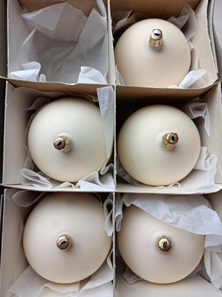 Vijf crèmekleurige Kerstballen Ø 7 cm, Ophalen, Gebruikt