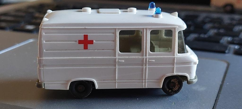 AMBULANCE MERCEDES-BENZ H0LK 2907 1/87., Hobby & Loisirs créatifs, Voitures miniatures | 1:87, Comme neuf, Voiture, Autres marques