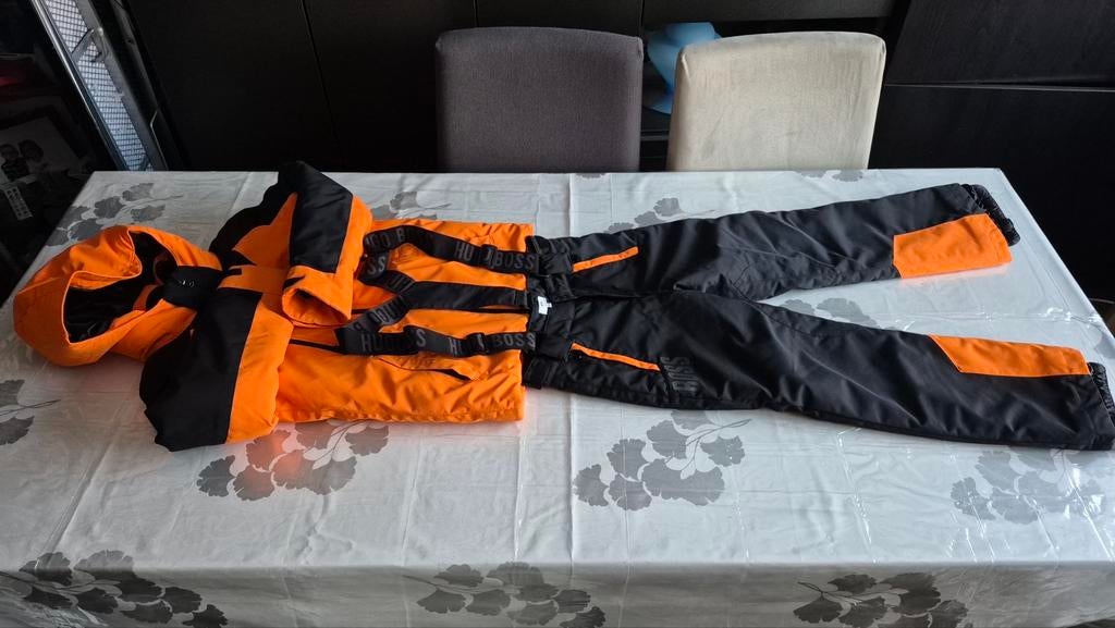 Pantalon de ski Hugo Boss impeccable 10 ans négociable !, Ophalen, Nieuw, Hugo Boss
