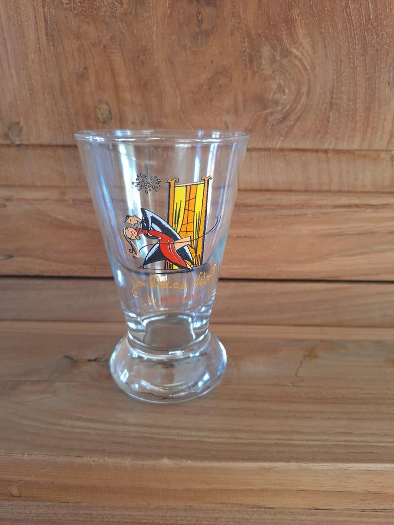 Gancia glas, Collections, Enlèvement
