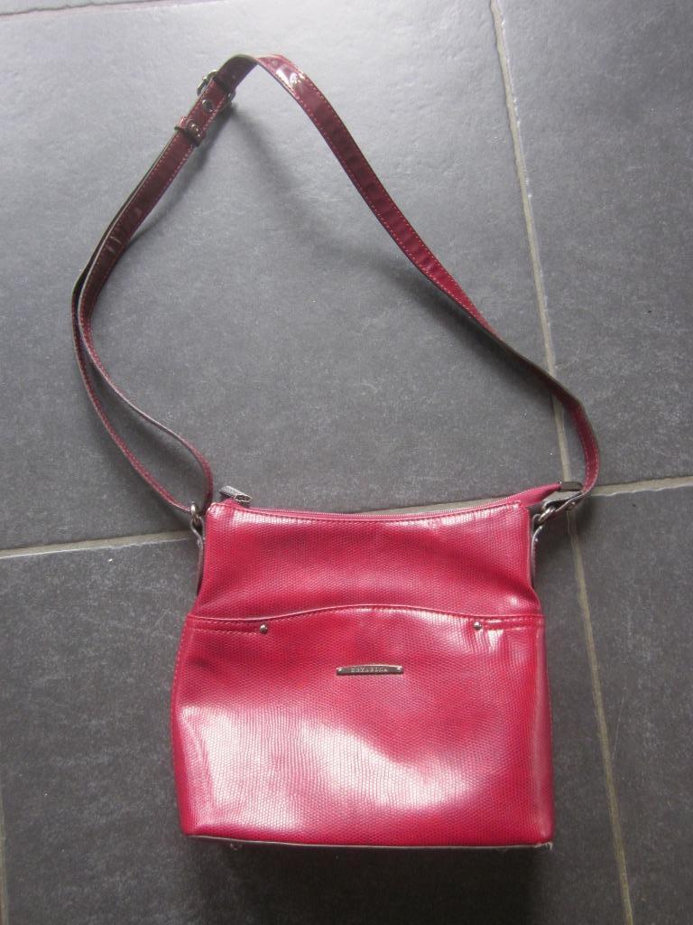Hexagona bordeaux handtas met schouderriem, Handtassen en Accessoires, Tassen | Damestassen, Gebruikt, Handtas, Rood, Ophalen of Verzenden