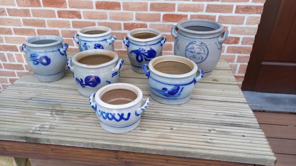 Blauwe stenen potten, Ophalen