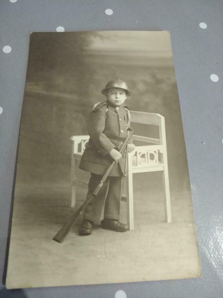 Enfant en tenue militaire- Photo Albert CAREMME de Huy, Enfant, Enlèvement ou Envoi, Avant 1940, Photo