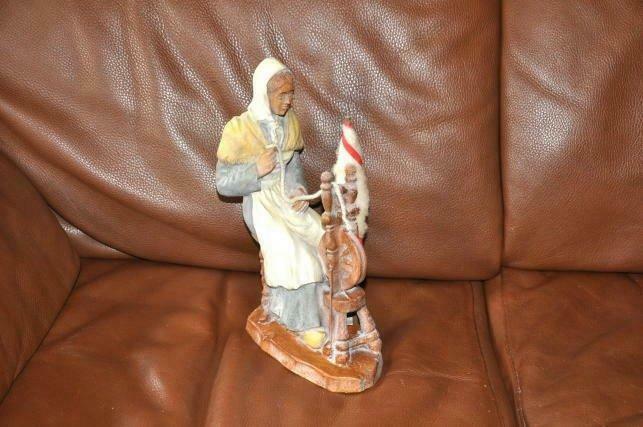 statue en resine fileuse de laine, Enlèvement ou Envoi