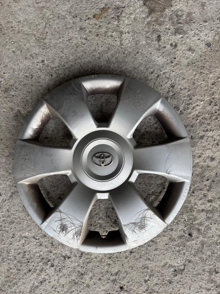 1 enjoliveur Toyota Yaris 15 pouces, Ophalen of Verzenden, Gebruikt